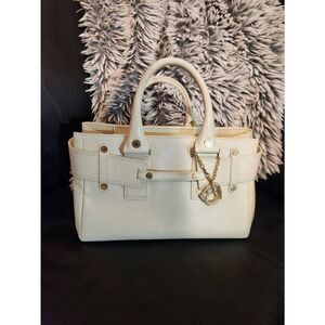 NWOT Samantha Thavasa (a Japanese luxury fashion) handbag, ivory with gold flex